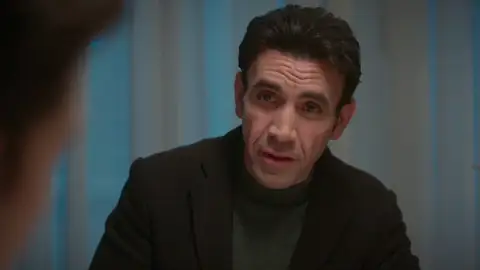 Timur tiembla: Parla pone en riesgo su doble vida con sus indirectas frente a toda su familia Timur tiembla: Parla pone en riesgo su doble vida con sus indirectas frente a toda su familia