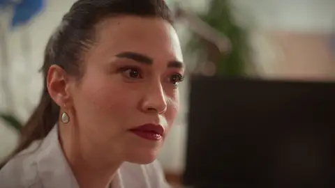 La indiferencia de Rengin ante Bahar deja claro que no olvida ni perdona el pasado La indiferencia de Rengin ante Bahar deja claro que no olvida ni perdona el pasado