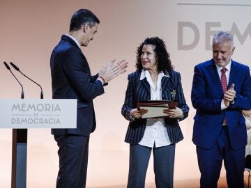  Pedro Sánchez , Ángel Víctor Torres durante el homenaje