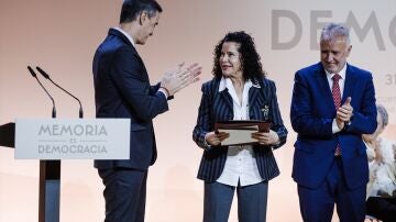  Pedro Sánchez , Ángel Víctor Torres durante el homenaje