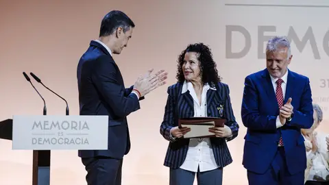 Pedro Sánchez , Ángel Víctor Torres durante el homenaje Pedro Sánchez , Ángel Víctor Torres durante el homenaje