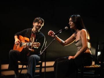 ¡Pelos de punta! Yerai Cortés y Tania emocionan interpretando en directo Los Almendros