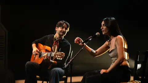 ¡Pelos de punta! Yerai Cortés y Tania emocionan interpretando en directo Los Almendros ¡Pelos de punta! Yerai Cortés y Tania emocionan interpretando en directo Los Almendros