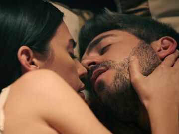 Mar&iacute;a aprovecha la situaci&oacute;n para acercarse a Andr&eacute;s y&hellip; &iexcl;pasan la noche juntos!