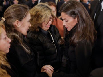 La reina Letizia con los afectados por la DANA en la misa funeral