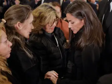 La reina Letizia con los afectados por la DANA en la misa funeral La reina Letizia con los afectados por la DANA en la misa funeral