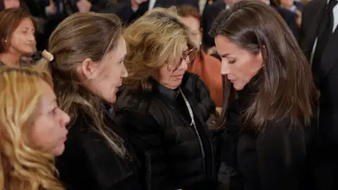 La reina Letizia con los afectados por la DANA en la misa funeral La reina Letizia con los afectados por la DANA en la misa funeral