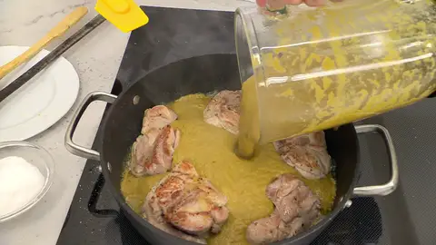 Dóralos bien, viérteles la salsa encima Dóralos bien, viérteles la salsa encima