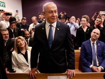 El primer ministro israelí, Benjamín Netanyahu, en el tribunal de Tel Aviv