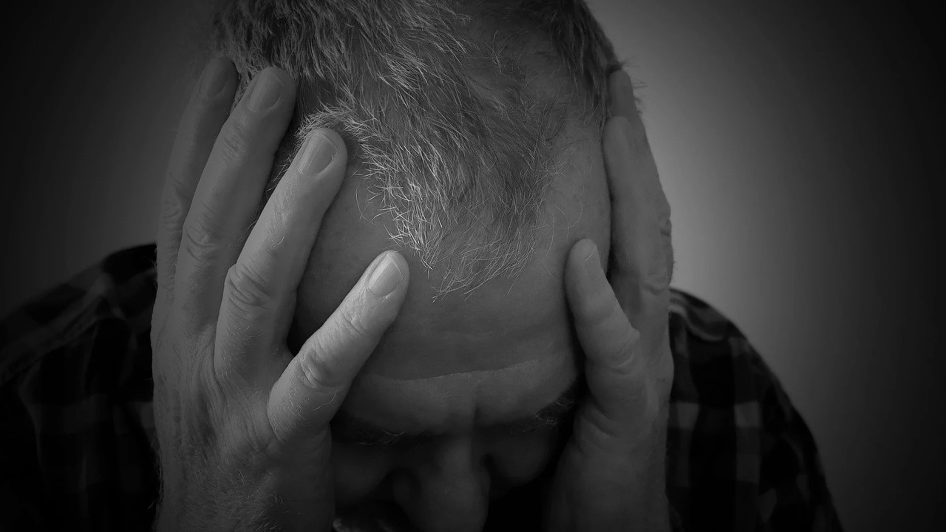 Hombre con cansancio Hombre con cansancio