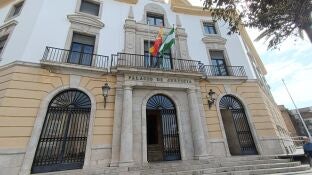 Fachada de la Audiencia Provincial de C&aacute;diz.
