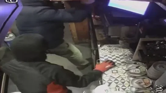 La Guardia Civil ha detenido a tres miembros de un grupo criminal que actuaba en Cantabria La Guardia Civil ha detenido a tres miembros de un grupo criminal que actuaba en Cantabria