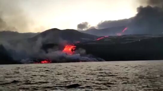 Ya es posible navegar, detenerse y fondear junto a los deltas l&aacute;vicos formados por el volc&aacute;n de La Palma