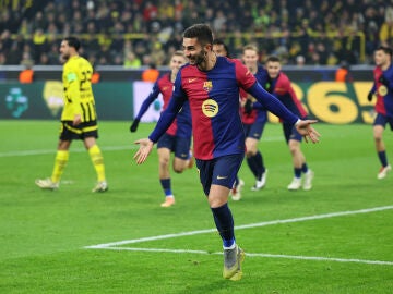 Ferran Torres celebra su segundo gol ante el Borussia Dortmund