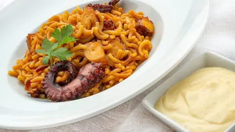 Karlos Arguiñano: "Vais a ver qué fideuá de pulpo con alioli nos marcamos en un boleo" Karlos Arguiñano: "Vais a ver qué fideuá de pulpo con alioli nos marcamos en un boleo"