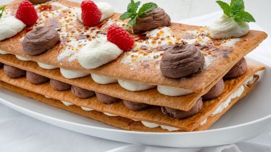 Milhojas de chocolate y nata