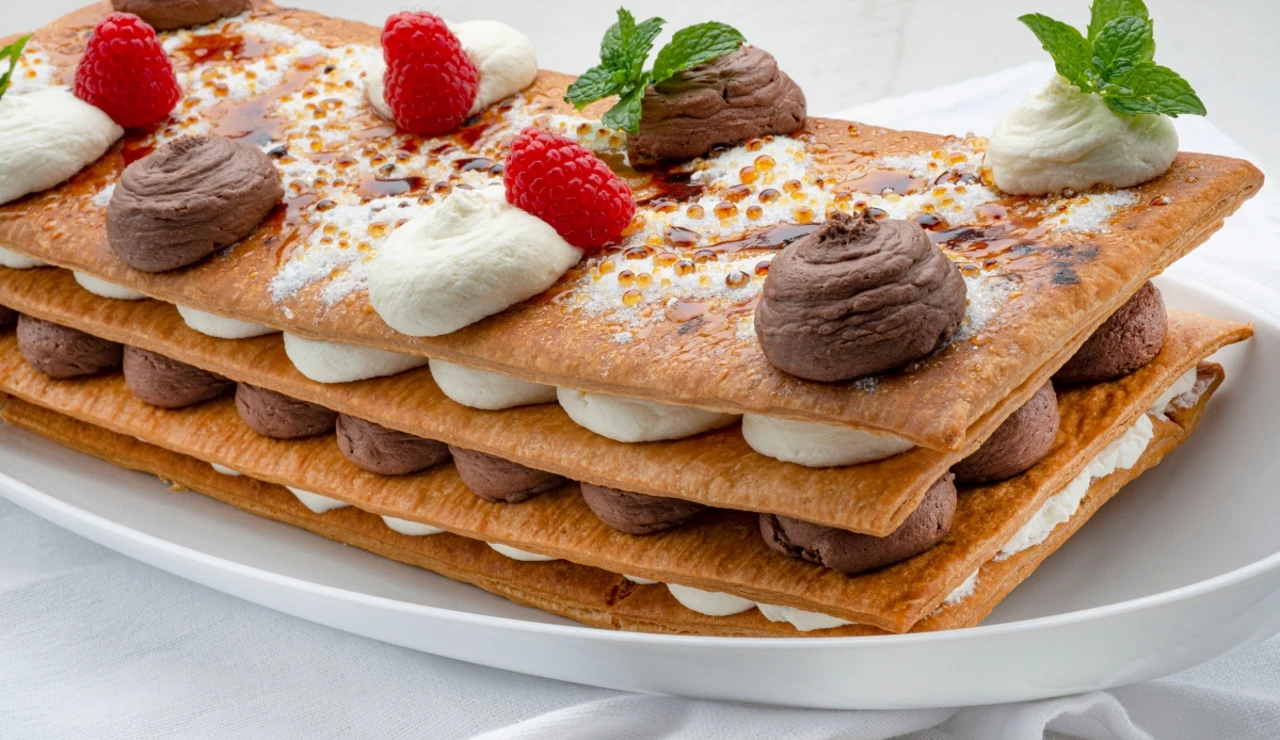 Milhojas de chocolate y nata