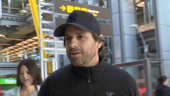 &Aacute;lvaro Falc&oacute; e Isabelle Junot en el aeropuerto