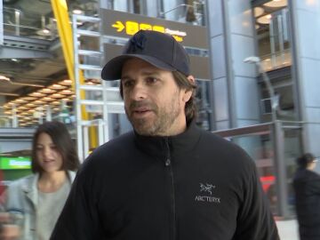 &Aacute;lvaro Falc&oacute; e Isabelle Junot en el aeropuerto