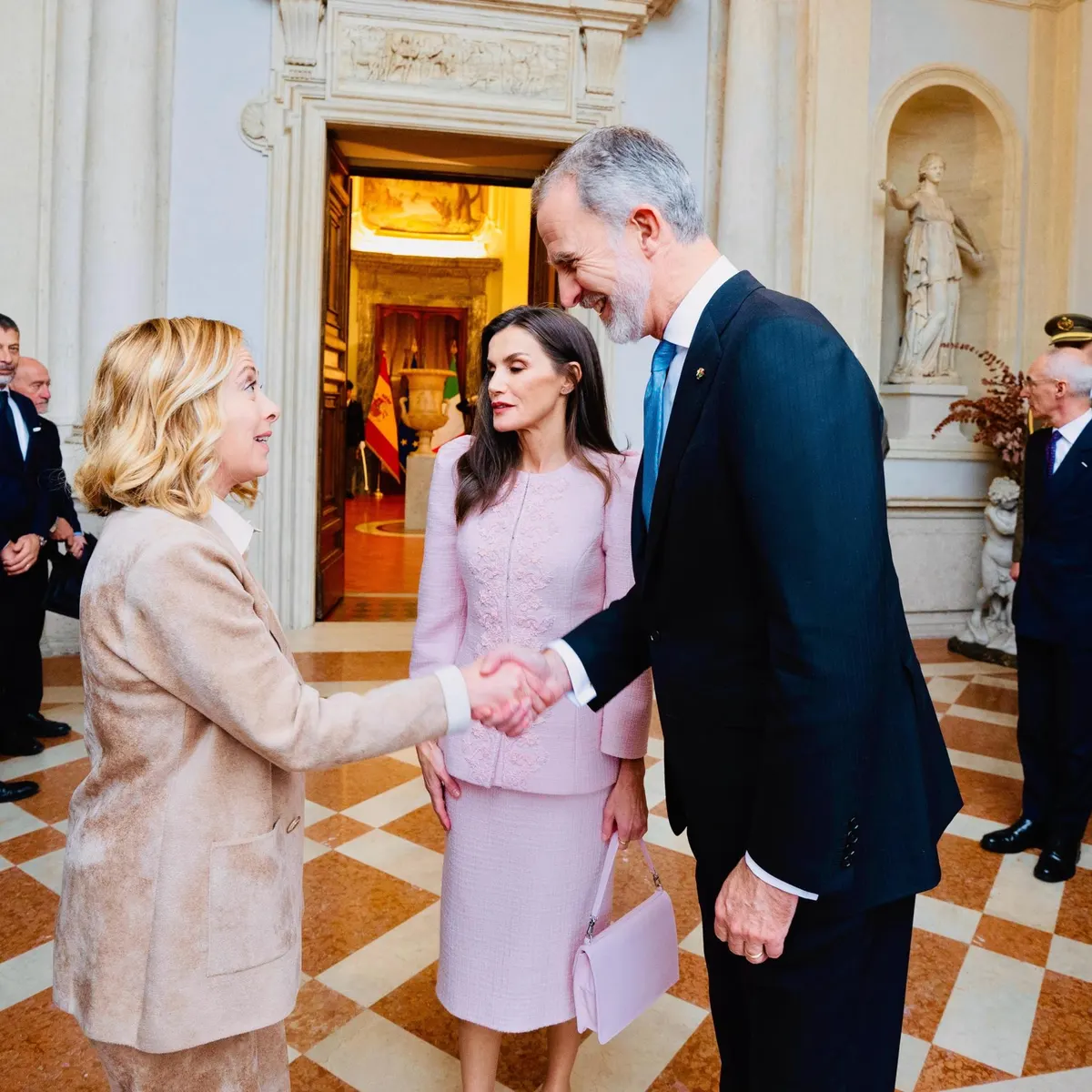 Felipe VI recuerda en Italia que hay un pasado que no debe repetirse, "ni siquiera como caricatura"