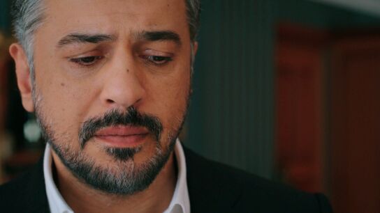 &iexcl;Momento de m&aacute;xima tensi&oacute;n! Halis pierde los estribos y casi le da un bofet&oacute;n a Orhan delante de Ifakat