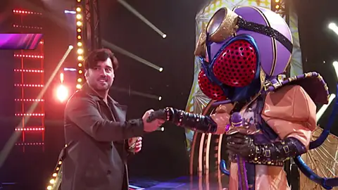Así engañó Abraham Mateo a su ídolo, David Bustamante, para que no le reconociera en Mask Singer Así engañó Abraham Mateo a su ídolo, David Bustamante, para que no le reconociera en Mask Singer