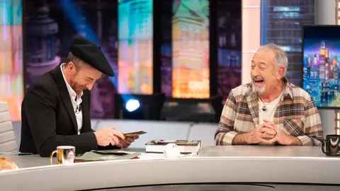 ¡Una caja de sorpresas! La nueva afición de Karlos Arguiñano deja sin palabras a Pablo Motos ¡Una caja de sorpresas! La nueva afición de Karlos Arguiñano deja sin palabras a Pablo Motos