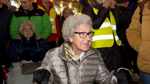 Mayores de Salamanca viendo las luces de Navidad Mayores de Salamanca viendo las luces de Navidad