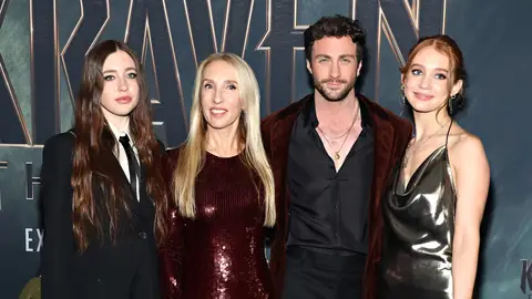 Angelica Jopling, Sam Taylor-Johnson, Aaron Taylor-Johnson y Jessie Jopling Angelica Jopling, Sam Taylor-Johnson, Aaron Taylor-Johnson y Jessie Jopling
