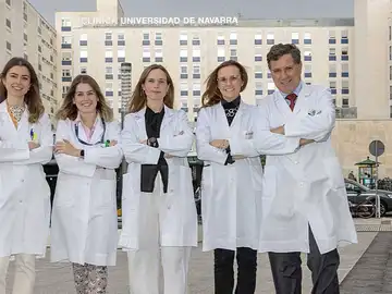 Paula Romano y María Gárate, coordinadoras de la Unidad Central de Ensayos Clínicos, y los doctores Anna Vilalta, María Rodríguez Ruiz e Ignacio Melero Paula Romano y María Gárate, coordinadoras de la Unidad Central de Ensayos Clínicos, y los doctores Anna Vilalta, María Rodríguez Ruiz e Ignacio Melero