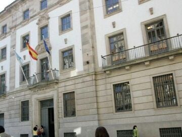 Condenado un niño de 15 años por vejar, agredir y violar a su novia de 14 en Vigo