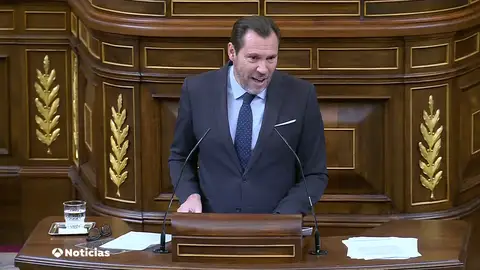 Óscar Puente, en el Congreso de los Diputados Al ministro Puente le parece "hasta generoso" el suspenso de la web de Renfe