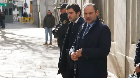 El exministro José Luis Ábalos sale del Supremo El exministro José Luis Ábalos sale del Supremo