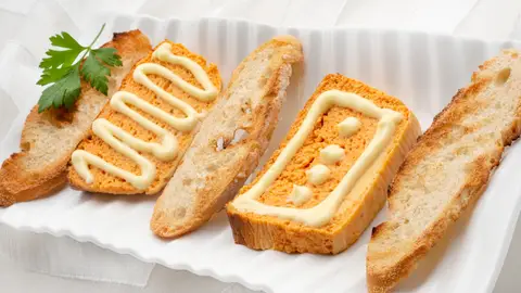 Pastel de pimiento con tostadas Pastel de pimiento con tostadas