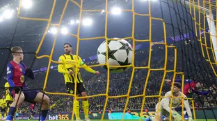 Ferran Torres anota uno de sus dos goles ante Kobel en Dortmund Ferran Torres anota uno de sus dos goles ante Kobel en Dortmund