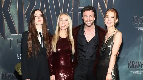 Angelica Jopling, Sam Taylor-Johnson, Aaron Taylor-Johnson y Jessie Jopling Angelica Jopling, Sam Taylor-Johnson, Aaron Taylor-Johnson y Jessie Jopling