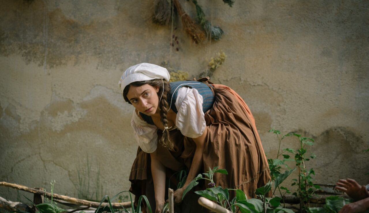 Colores tierra, tintes naturales y una capa como s&iacute;mbolo de identidad: as&iacute; se dise&ntilde;&oacute; el vestuario de Beguinas
