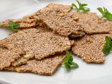 Receta expr&eacute;s de Argui&ntilde;ano: guirlache de s&eacute;samo y pistachos, "un postre muy sencillo, como lo est&aacute;s viendo"