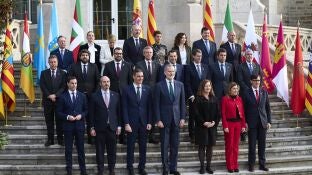 Foto de familia de la XXVII Conferencia de Presidentes, celebrada en Santander