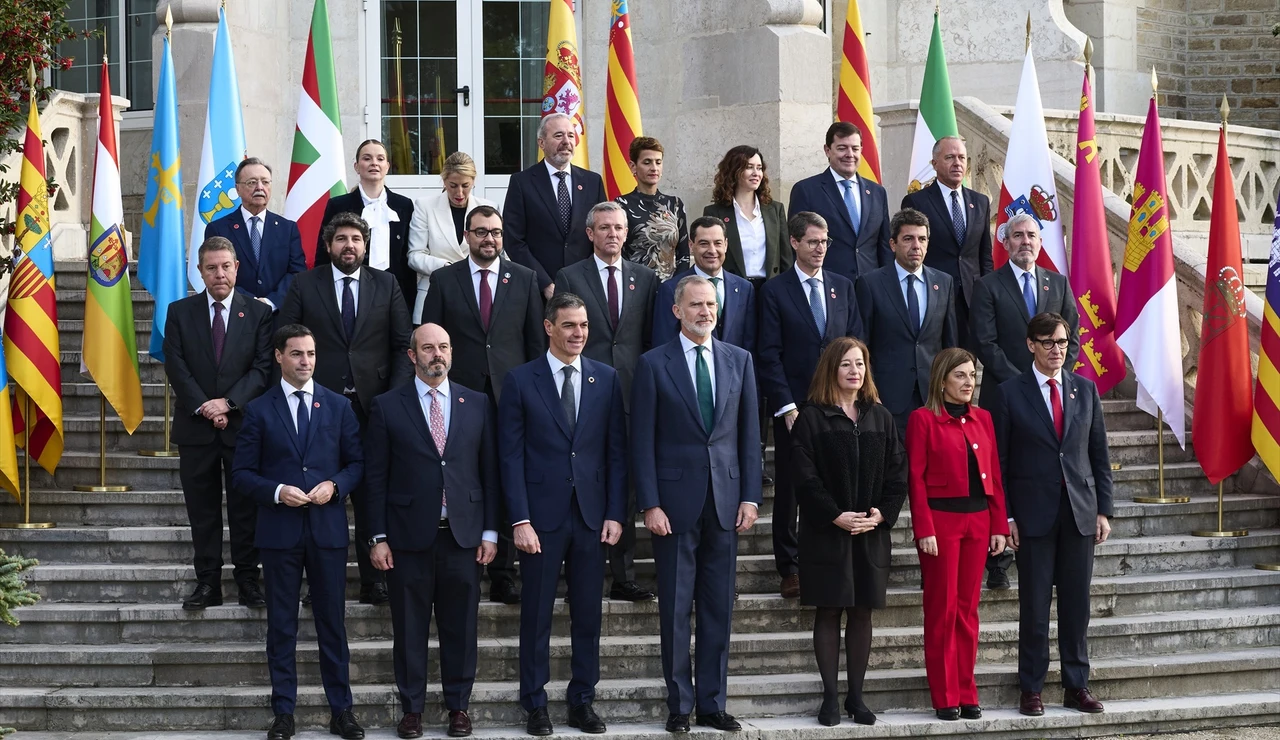 Foto de familia de la XXVII Conferencia de Presidentes, celebrada en Santander