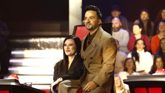 &iexcl;No se lo esperaba! Los ocho semifinalistas de La Voz sorprenden a Laura Pausini con &lsquo;V&iacute;veme&rsquo; 