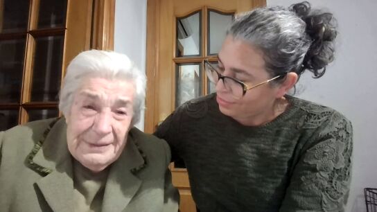 Pepica y su nieta Sara