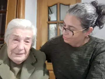 Pepica y su nieta Sara Pepica y su nieta Sara