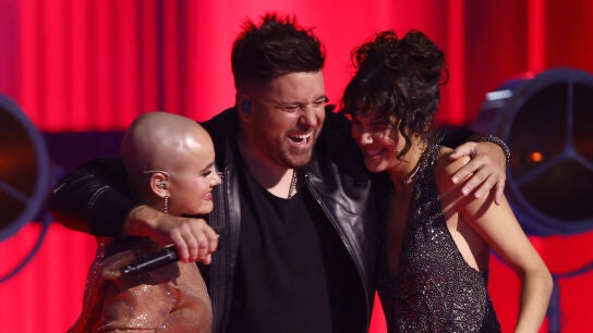 Pablo López, Lola Eme y Gara hacen magia en el escenario con esta preciosa versión