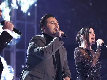 David Bustamante sorprende en la última Semifinal cantando ‘El día que te vayas’ con Rocío, Alan y Ricardo David Bustamante sorprende en la última Semifinal cantando ‘El día que te vayas’ con Rocío, Alan y Ricardo