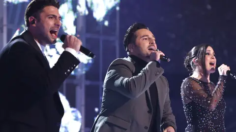 David Bustamante sorprende en la última Semifinal cantando ‘El día que te vayas’ con Rocío, Alan y Ricardo David Bustamante sorprende en la última Semifinal cantando ‘El día que te vayas’ con Rocío, Alan y Ricardo