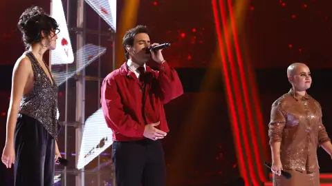 ¡Inolvidable! Álvaro de Luna vuelve al escenario de La Voz junto a Gara y Lola Eme ¡Inolvidable! Álvaro de Luna vuelve al escenario de La Voz junto a Gara y Lola Eme