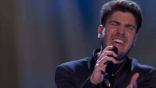 &iexcl;Espectacular! Erwin rompe el escenario de La Voz con &lsquo;Ayone&rsquo;