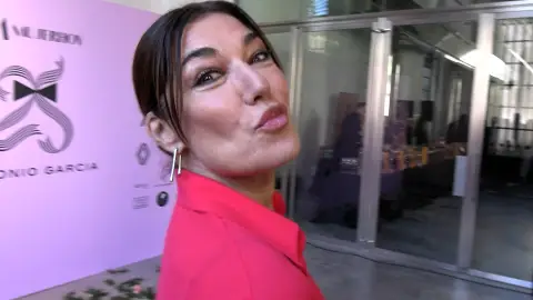 Raquel Revuelta lanzando besos a cámara Raquel Revuelta lanzando besos a cámara