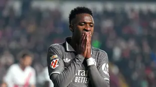 Vinícius se lamenta tras una ocasión fallida en Vallecas Vinícius se lamenta tras una ocasión fallida en Vallecas